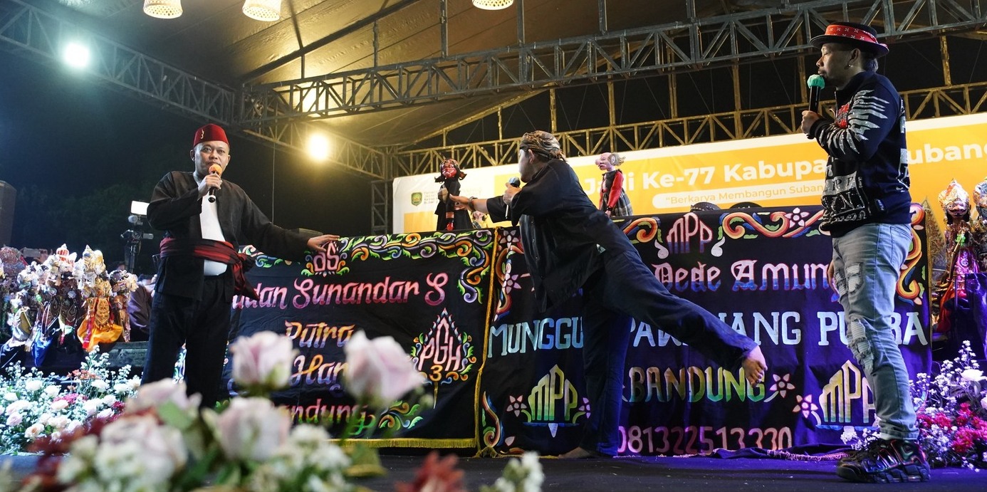 Antusiasme Warga Sambut Pagelaran Wayang Golek Dalam Rangka Milangka Ke-77 Kabupaten Subang